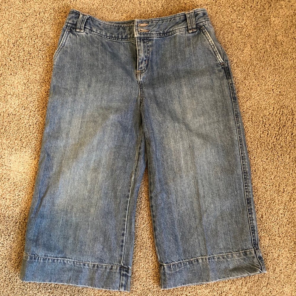 Vintage Knee Length Jean Shorts in Size 6